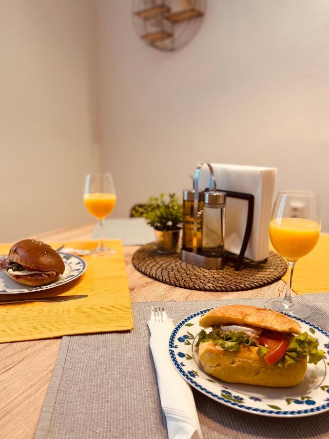 Local Heart At Main Square And Zrinjevac Park! Apartment Zagreb Bagian luar foto