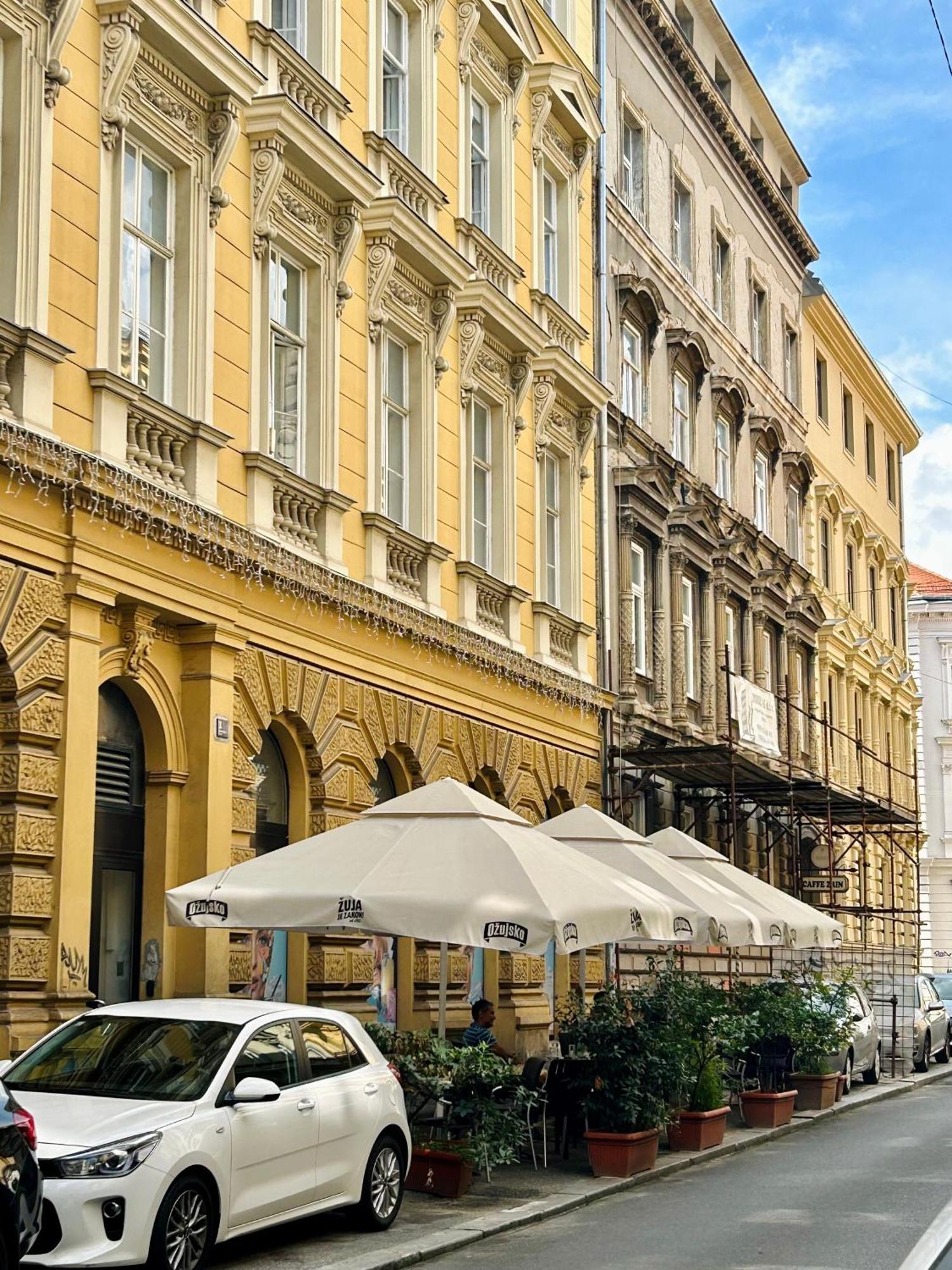 Local Heart At Main Square And Zrinjevac Park! Apartment Zagreb Bagian luar foto